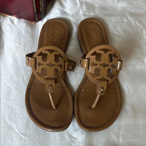 Tory Burch Miller Sandal Thong Patent Calf Leather Sandals Tan - Picture 2 of 11